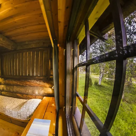 Kuukkeli Log Porakka بيت للعطل